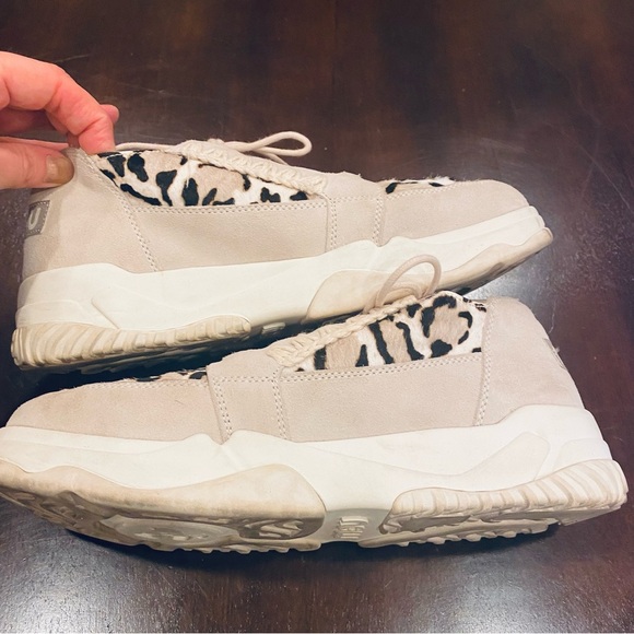 Mou Cream Ankle Boots with Unique Design - Picture 6 of 7